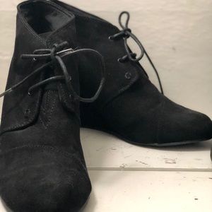 Black wedge boots